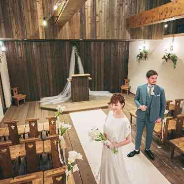 アンシャンテ/バウム 挙式会場で写真撮影