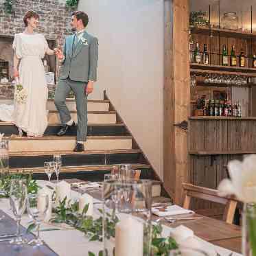 アンシャンテ/バウム バウムの可愛い階段から入場