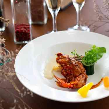 アンシャンテ/バウム 真鯛のポワレとオマールエビのグラチネ小さ野菜達お口直しのソルベ