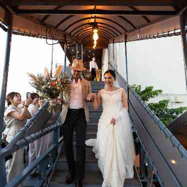 ユニオンハーバー/UNION HARBOR ウッドデッキでの式の入場方法も様々