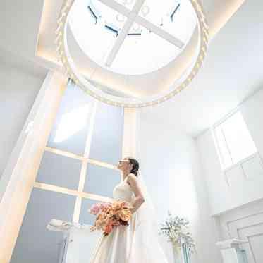 アールベルアンジェ富山 自然光の差し込む白亜のチャペル『プリエールド・ランジュ』