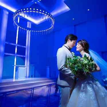 アールベルアンジェ富山 幻想的な光の演出ブルーチャペル