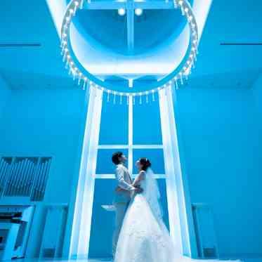 アールベルアンジェ富山 幻想的な光の演出ブルーチャペル