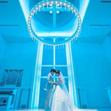 アールベルアンジェ富山 幻想的な光の演出ブルーチャペル