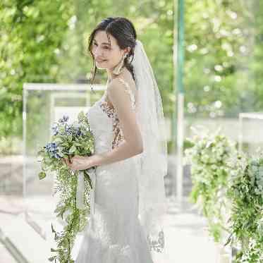 ララシャンス 太陽の丘 水と緑が新婦様をより際立たせる