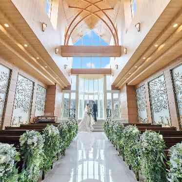 ララシャンス 太陽の丘 木目があたたかい落ち着いたチャペル