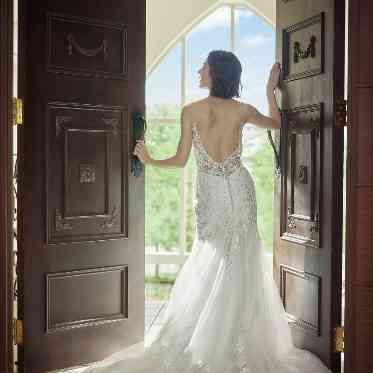 ララシャンス 太陽の丘 20mつづくバージンロードは、選び抜いた運命のドレスでの入場