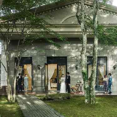 旧軽井沢KIKYOキュリオ・コレクションbyヒルトン 陽で明るく照らされる苔庭や爽やかな白樺の木々がくつろぎの時間を与えます