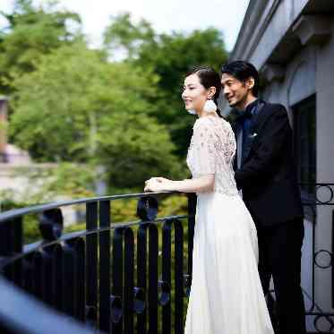 旧軽井沢KIKYOキュリオ・コレクションbyヒルトン 中庭を一望できるバルコニーでは心地よい風とともに自慢の中庭を眺めるこができます