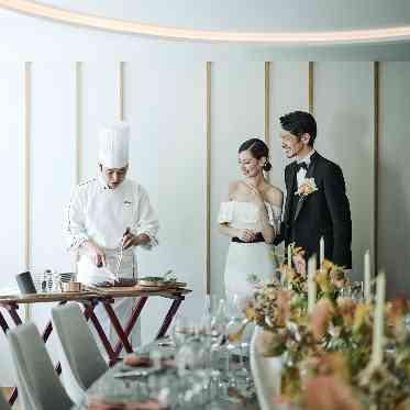 旧軽井沢KIKYOキュリオ・コレクションbyヒルトン 専属シェフによる、目の前で食材の魅力を紹介しながらの料理演出も可能