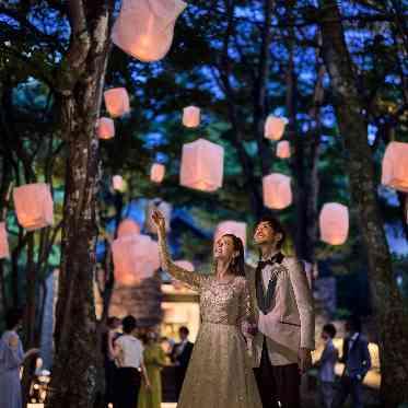 旧軽井沢KIKYOキュリオ・コレクションbyヒルトン 昼間はガーデンパーティー、夜はランタンなど様々な演出ができるのも魅力の一つ。