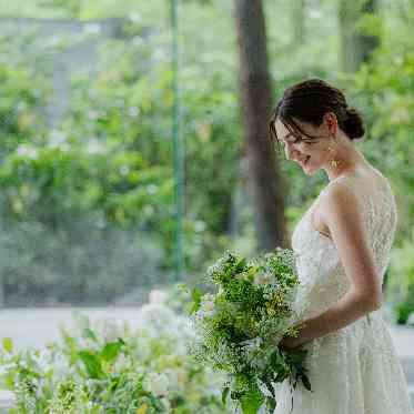 ANELLI軽井沢(アネーリ軽井沢) バージンロード、ベンチ、祭壇、床まで全てが天然大理石のチャペル