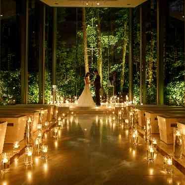 ANELLI軽井沢(アネーリ軽井沢) キャンドルとライトアップされた森が幻想的