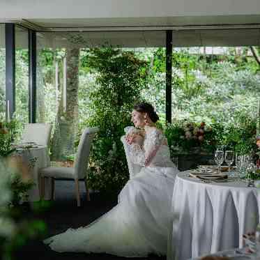 ANELLI軽井沢(アネーリ軽井沢) 披露宴会場のすぐそこには軽井沢の森が広がる