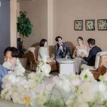 ANELLI軽井沢(アネーリ軽井沢) 会場に併設のホワイエでリラックスした時間を