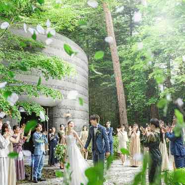 ANELLI軽井沢(アネーリ軽井沢) チャペルガーデンのフラワーシャワー