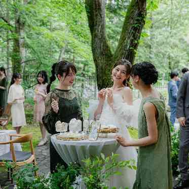 ANELLI軽井沢(アネーリ軽井沢) 披露宴会場とガーデンを自由にいききできる