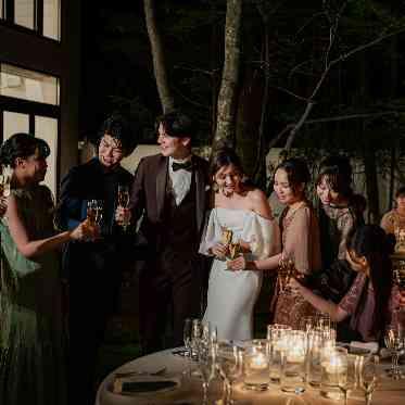 ANELLI軽井沢(アネーリ軽井沢) 披露宴会場併設のガーデンでナイトウェディングを楽しんで