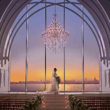 ララシャンスKOBE 夕暮れ時のチャペルは幻想的