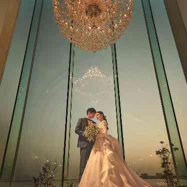 ララシャンスKOBE 夕暮れ時のチャペルも美しい