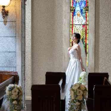 ラシュレ ディアコート 自然光差し込むステンドグラス