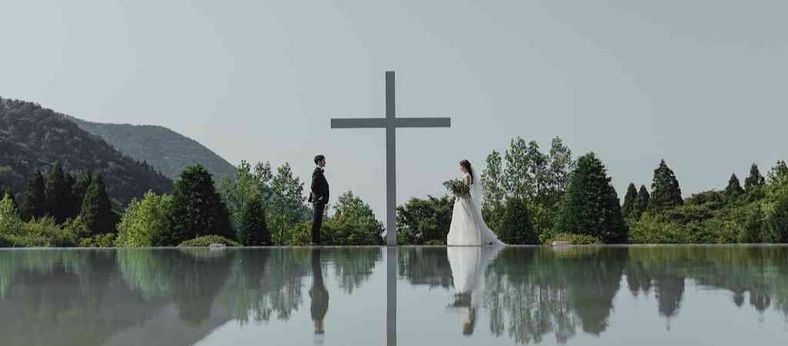 プリムローズガーデン 森と水の教会 挙式会場の写真1