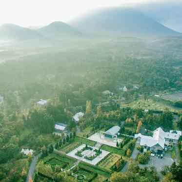 プリムローズガーデン 森と水の教会 広大なガーデン