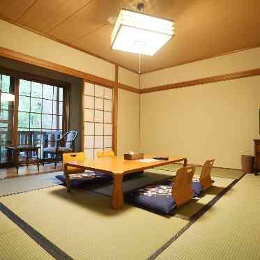 プリムローズガーデン 森と水の教会 和室