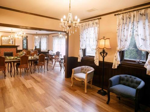 プリムローズガーデン 森と水の教会 ロビー・控室