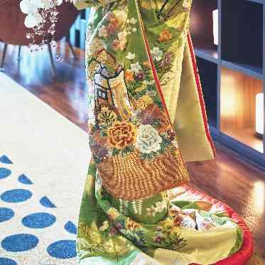 煌びやかな総刺繍の着物は本物だけが持つ高級感が漂います