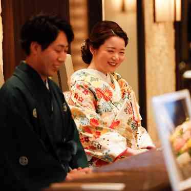 華やかな刺繍が美しい色打掛