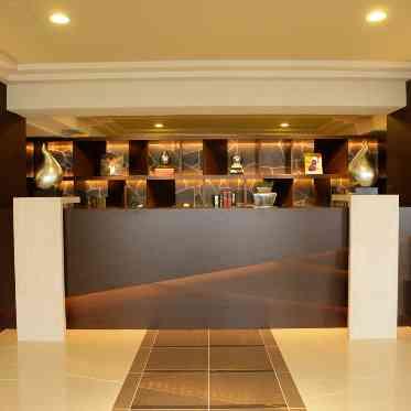 高級感のある受付スペース 貸切空間をおふたりらしく飾り付け