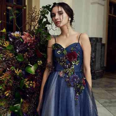 ヴェルジェくらしき/FIVESTAR WEDDING 立体モチーフの刺繍が印象的なドレス。