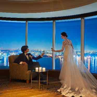 横浜ベイホテル東急 結婚式当日は客室でふたりでグラスをあわせることも