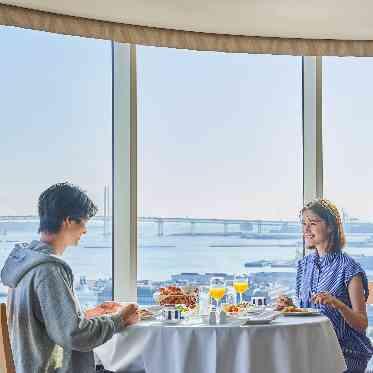 横浜ベイホテル東急 結婚式の翌朝は客室でゆっくり朝食をいただきながら結婚式の話に花を咲かせる
