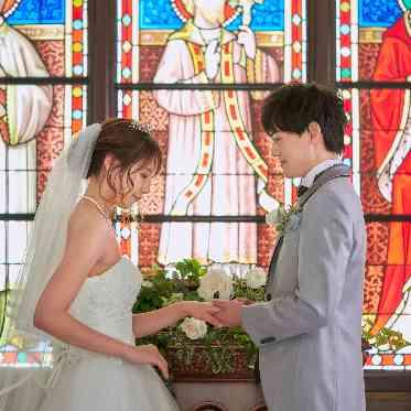 エルセルモ広島 誓いの舞台となる石造りのチャペルは小さな街で永く愛される教会さながらの佇まい