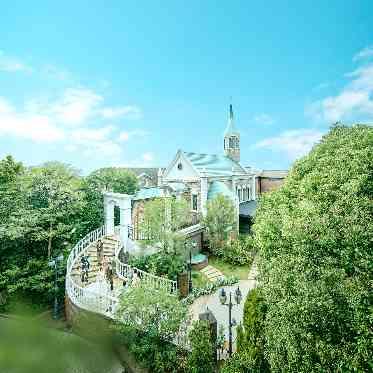 エルセルモ広島 挙式後は螺旋階段でのフラワーシャワー