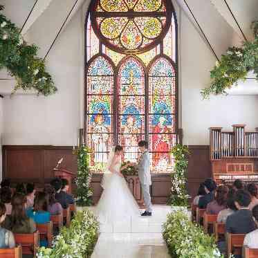 エルセルモ広島 ゲストと近くほどよい広さが温かな空気感のセレモニーを叶えてくれる