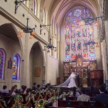 ノートルダム宇部/FIVESTAR WEDDING 90名程が座れる広さがあり、ゲストの皆様にもゆったりと挙式をご覧いただけます。