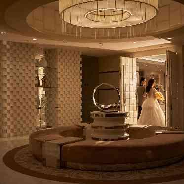 ノートルダム宇部/FIVESTAR WEDDING 各所に配置されたアートは彫刻の街宇部ならでは。