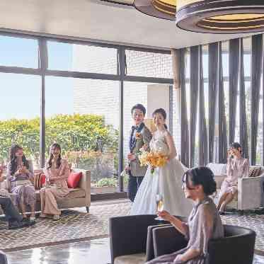 ノートルダム宇部/FIVESTAR WEDDING フリードリンクのラウンジではゲスト様に快適な空間を提供します。