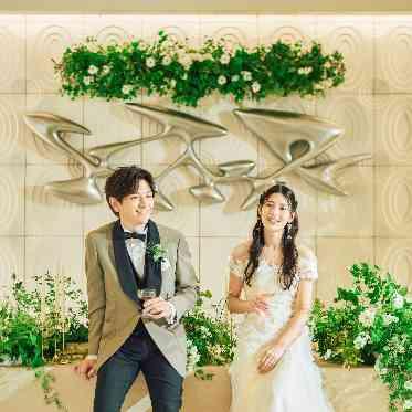 ノートルダム周南/FIVESTAR WEDDING フルール：輝く白い会場は花嫁のあこがれそのもの