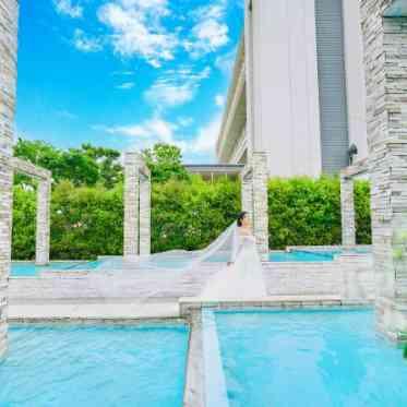 ノートルダム周南/FIVESTAR WEDDING 水・緑・光に包まれるセレモニー