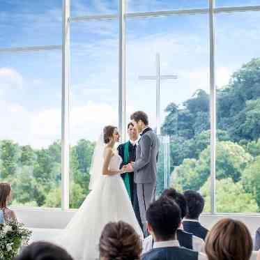 ヒルサイドクラブ迎賓館（徳島）/テイクアンドギヴ・ニーズウェディング 自然光が降り注ぐ開放感溢れるアットホームで青空×緑溢れるウェディング