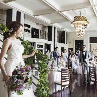 ヒルサイドクラブ迎賓館（徳島）/テイクアンドギヴ・ニーズウェディング ゲストとの距離感が近いから、笑顔を交わしながら感謝の気持ちをしっかりと伝えて