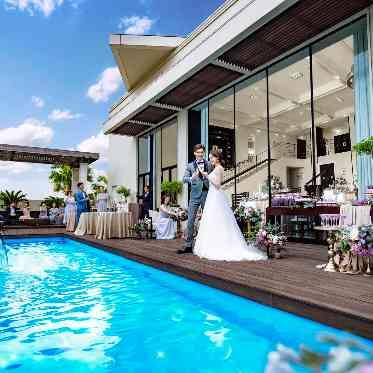 ヒルサイドクラブ迎賓館(徳島)/テイクアンドギヴ・ニーズウェディング 披露宴会場に隣接するプール付きテラス