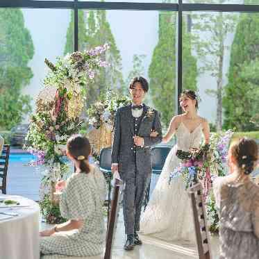 アーヴェリール迎賓館（高松）/テイクアンドギヴ・ニーズウェディング 自由なコーディネートを楽しめる白基調のパーティ会場で美食を堪能して