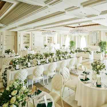 アンジェリオン オ プラザ TOKYO/エスクリウェディング ゲストの顔ぶれに応じて円卓と長卓を組み合わせたレイアウトも可能です