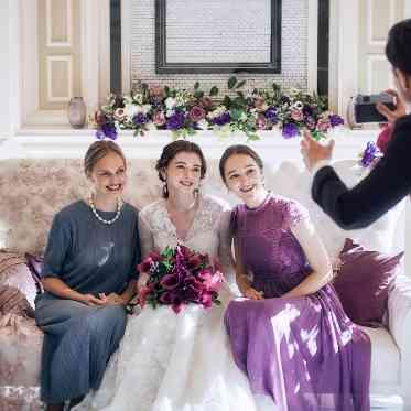 アンジェリオン オ プラザ ＴＯＫＹＯ/エスクリウェディング 館内にはいたるところにソファが用意されているのでお写真撮影や会話を楽しめる