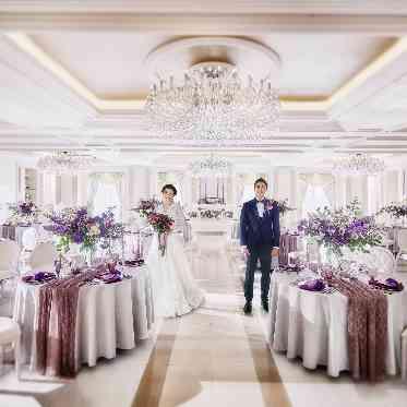 アンジェリオン オ プラザ TOKYO/エスクリウェディング 装花やクロスを変えるだけで雰囲気を変えられる白基調の空間が花嫁に人気の理由